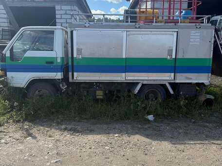 1993 Toyota Toyoace, бежевый, 400000 рублей, вид 3