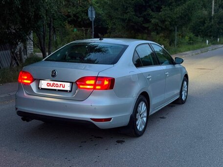 2011 Volkswagen Jetta VI, серебристый, 670000 рублей, вид 2