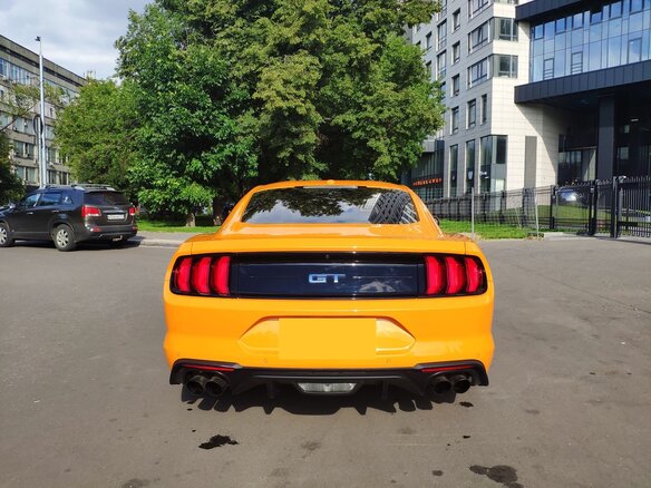 2018 Ford Mustang VI Рестайлинг, оранжевый - вид 4