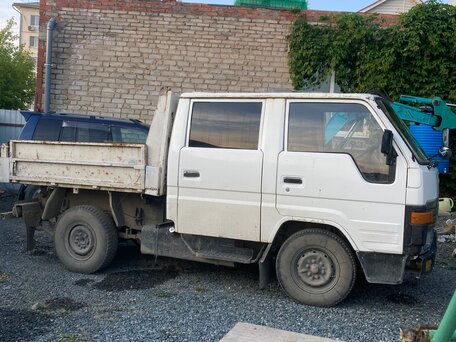 1990 Toyota Dyna, белый, 1200000 рублей, вид 1