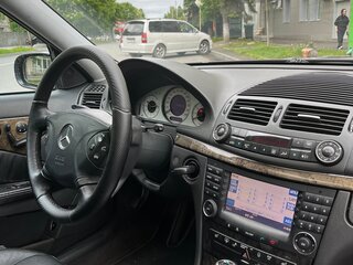 2004 Mercedes-Benz E-Класс 500 III (W211, S211), чёрный, 1350000 рублей, вид 3
