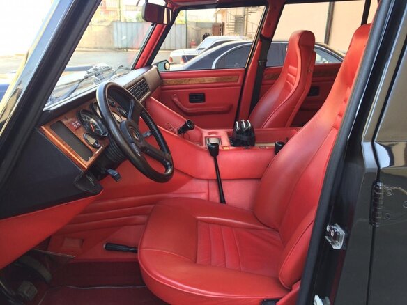 1990 Lamborghini LM002, чёрный - вид 2