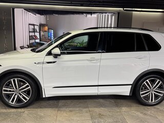 2020 Volkswagen Tiguan II Рестайлинг, белый, 3100000 рублей, вид 3