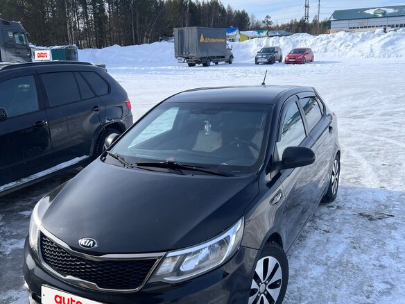 2015 Kia Rio III Рестайлинг, чёрный, 960000 рублей - вид 2