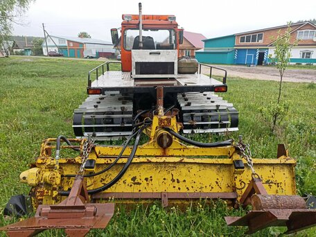2000 PistenBully 100, красный, 1300000 рублей, вид 3