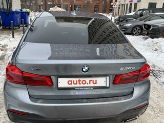 2019 BMW 5 серии 530e xDrive VII (G30/G31/G38), серебристый, 4200000 рублей, вид 4
