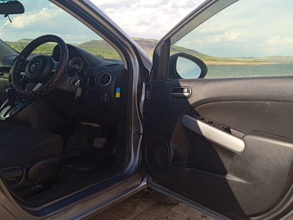 2011 Mazda Demio Miller Cycle III (DE), серый, 600000 рублей - вид 4