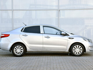 2013 Kia Rio 4-speed III, серебристый, 685000 рублей, вид 3