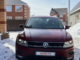 2017 Volkswagen Tiguan II, пурпурный, 2300000 рублей, вид 1