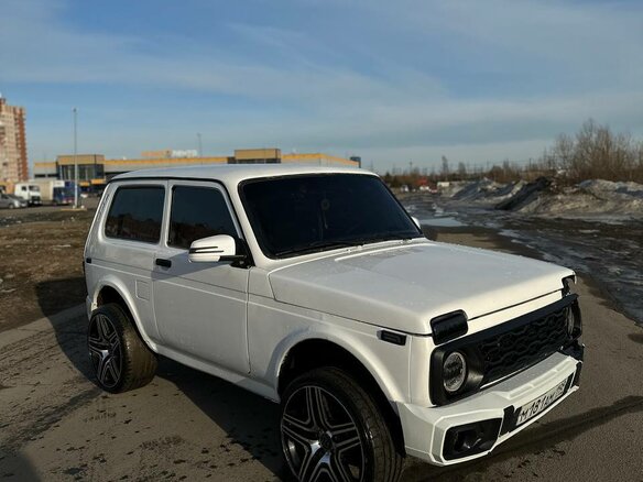 2010 Lada (ВАЗ) 2121 (4x4) I Рестайлинг, белый, 450000 рублей