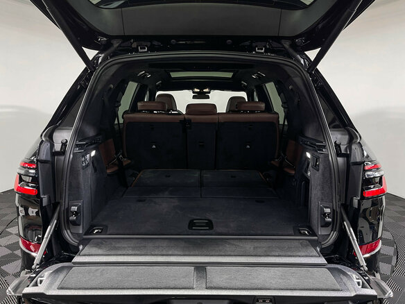 2026 BMW X7 M60i I (G07) Рестайлинг, чёрный, 22500000 рублей - вид 7