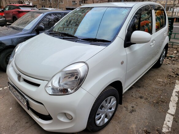 2015 Toyota Passo II (C30), белый - вид 1