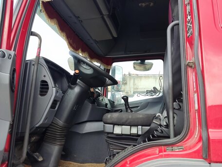 2012 Mercedes-Benz Axor, красный, 2550000 рублей, вид 4