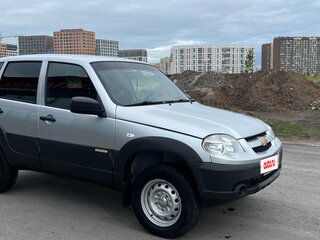 2017 Chevrolet Niva I Рестайлинг, серебристый, 535000 рублей, вид 1