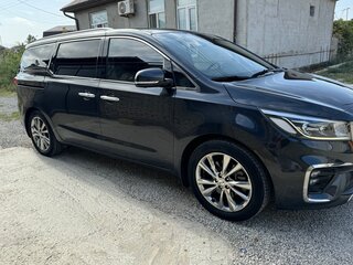2018 Kia Carnival III, серый, 2790000 рублей, вид 4