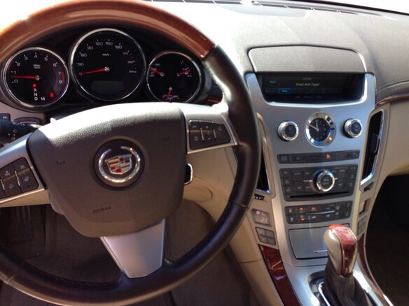 2011 Cadillac CTS II, красный