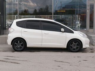 2011 Honda Fit Hybrid II, белый, 780000 рублей, вид 4