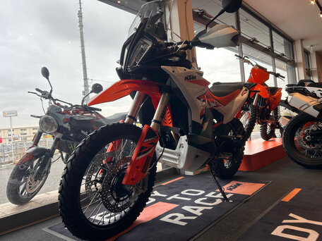 2024 KTM 890 Adventure R, оранжевый, 1300000 рублей, вид 5