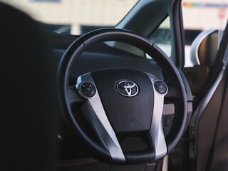 2009 Toyota Prius III (XW30), серебристый, 755005 рублей, вид 4