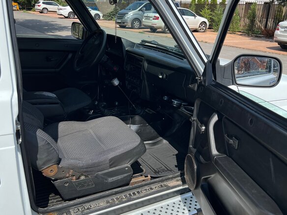 2014 Lada (ВАЗ) 2121 (4x4) I Рестайлинг, белый, 650000 рублей - вид 4
