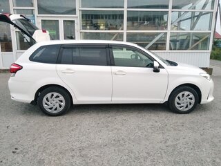 2018 Toyota Corolla Fielder XI (E160, E170) Рестайлинг 2, белый, 1450000 рублей, вид 2