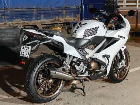 2014 Honda VFR 800, белый, 500000 рублей, вид 4
