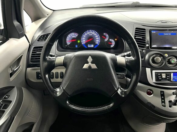2008 Mitsubishi Grandis I, серый - вид 17