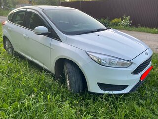 2016 Ford Focus III Рестайлинг, белый, 800000 рублей, вид 3