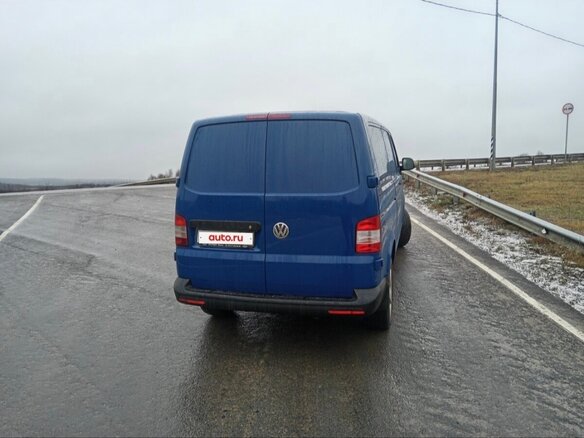 2012 Volkswagen Transporter, синий, 1385000 рублей - вид 11