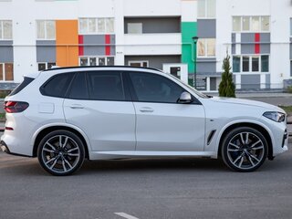 2019 BMW X5 M50d IV (G05/G18), белый, 4900000 рублей, вид 4