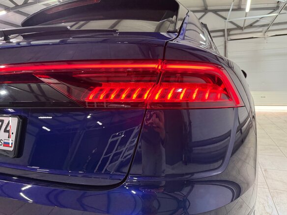 2019 Audi Q8 45 TDI I (4M), синий, 6290000 рублей - вид 12