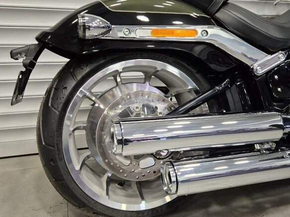 2026 Harley-Davidson Fat Boy, зелёный, 3990000 рублей - вид 3