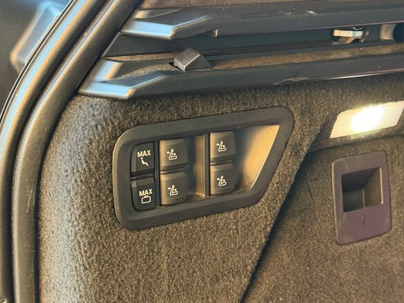 2022 BMW X7 40d I (G07), чёрный, 10750000 рублей - вид 19
