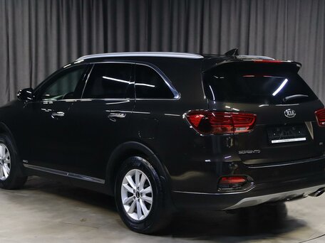 2020 Kia Sorento III Prime Рестайлинг, коричневый, 2149000 рублей, вид 4