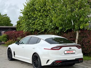 2019 Kia Stinger I, белый, 2890000 рублей, вид 4