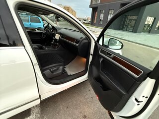 2013 Volkswagen Touareg II, белый, 2350000 рублей, вид 4