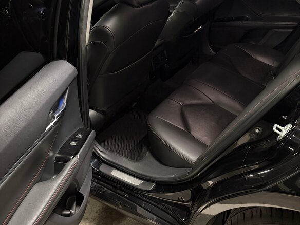 2020 Toyota Camry VIII (XV70), чёрный, 2500000 рублей - вид 8
