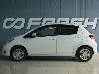 2011 Toyota Vitz III (XP130), белый, 699000 рублей, вид 5