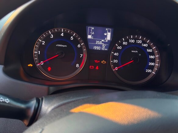 2016 Hyundai Solaris I Рестайлинг, красный - вид 5