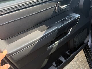 2023 Toyota Tundra CrewMax III, серый, 7500000 рублей, вид 3