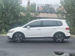 2023 Volkswagen Touran L II, белый, 1750100 рублей, вид 4