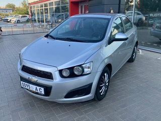 2013 Chevrolet Aveo II, серебристый, 629900 рублей, вид 4