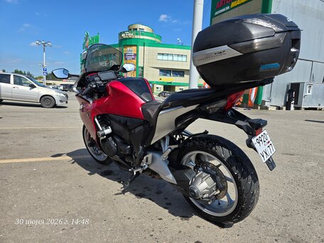 2010 Honda VFR 1200, красный, 750000 рублей, вид 3