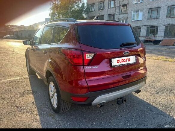2019 Ford Escape III Рестайлинг, красный, 1820000 рублей - вид 1
