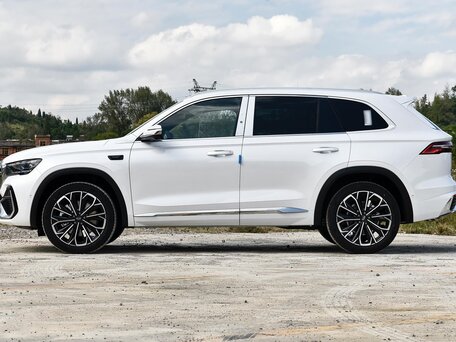 2026 Geely Monjaro (Xingyue L) I Рестайлинг 2 (China Market), белый, 3750000 рублей, вид 5