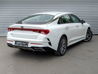 2021 Kia K5 III, белый, 2325000 рублей, вид 5