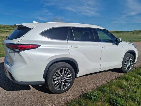 2025 Toyota Highlander IV (XU70), белый, 5300000 рублей - вид 3