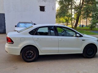 2018 Volkswagen Polo V Рестайлинг, белый, 520000 рублей, вид 4
