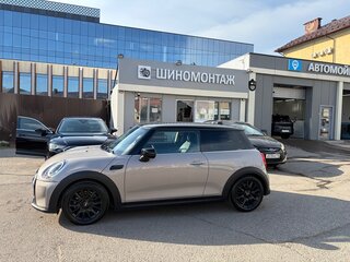 2021 Mini Hatch Cooper III (F55/F56) Рестайлинг 2, серый, 2600000 рублей, вид 4