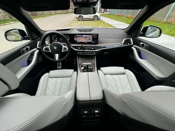 2024 BMW X5 40i IV (G05/G18) Рестайлинг, серый - вид 12
